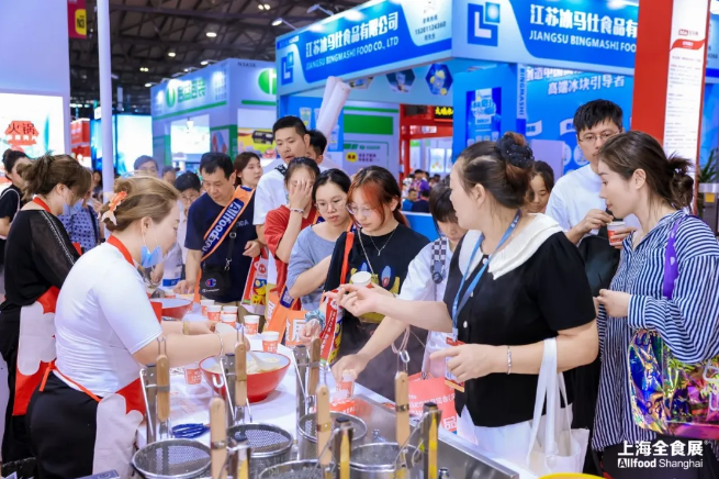 首日开展迎来72098人次，第25届全球高端食品展览会沪上盛大启幕！